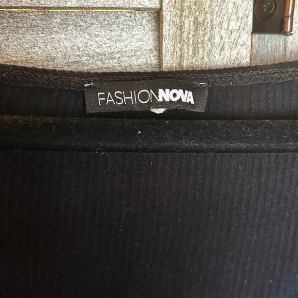 FASHION NOVA Black Cropped Short Sleeve Top Blouse Woman X-Small Juniors Petite - Picture 5 of 7